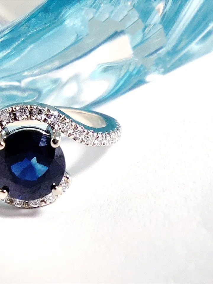 Ring with natural tourmaline and diamonds