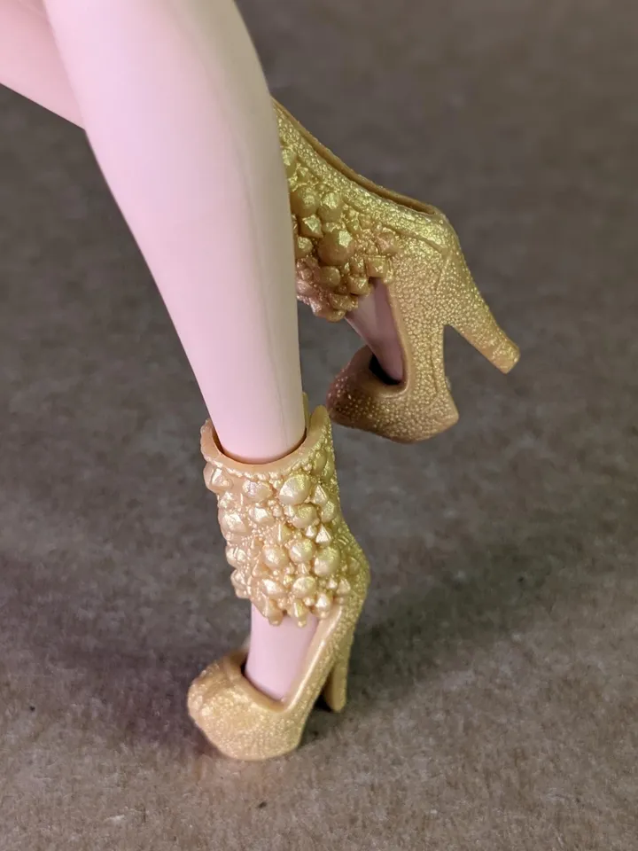 Gold high-heeled shoes for 1/6 scale female dolls