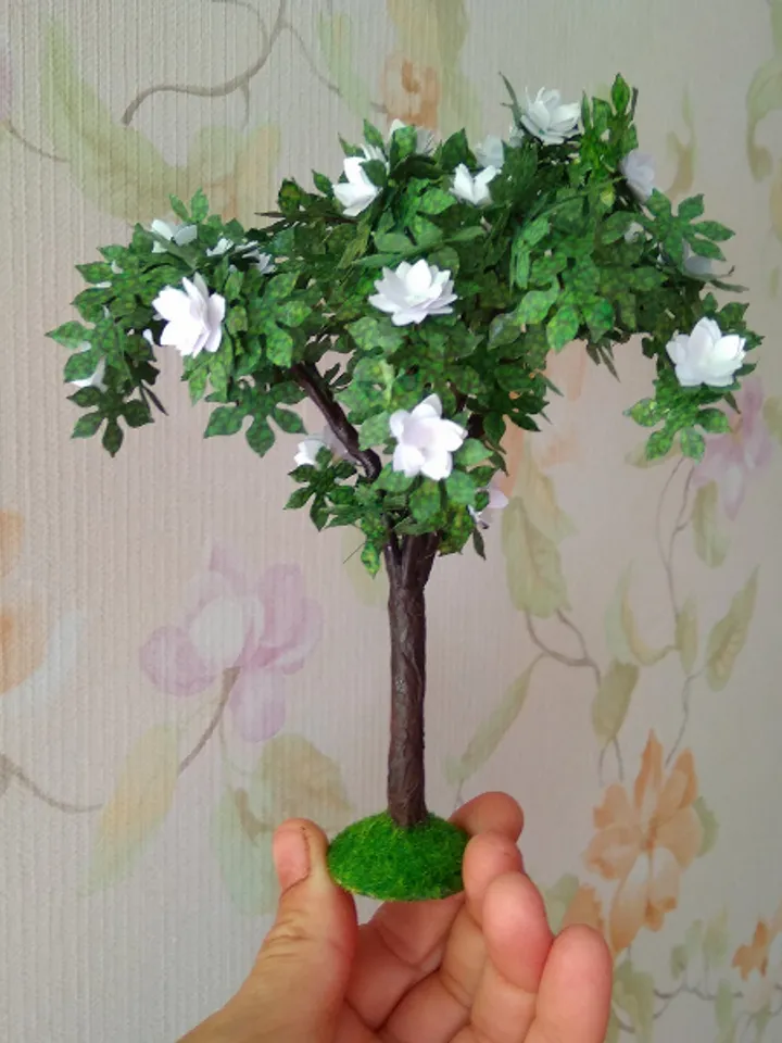 Tree for the puppet garden.1:12 scale.