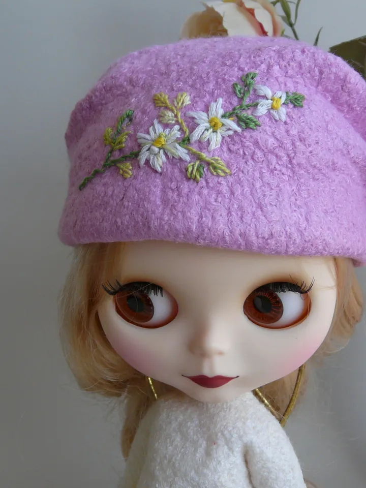 Blythe hat with embroidery