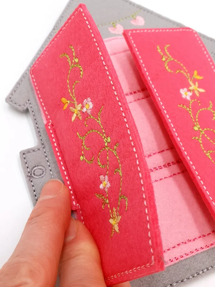 ITH Dollhouse Wardrobe Page Embroidery Design, Felt Quiet Book Closet Pattern, 5x7 Hoop Digital File