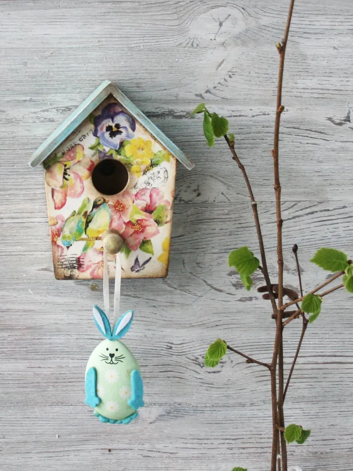 Birdhouse hanger spring decor