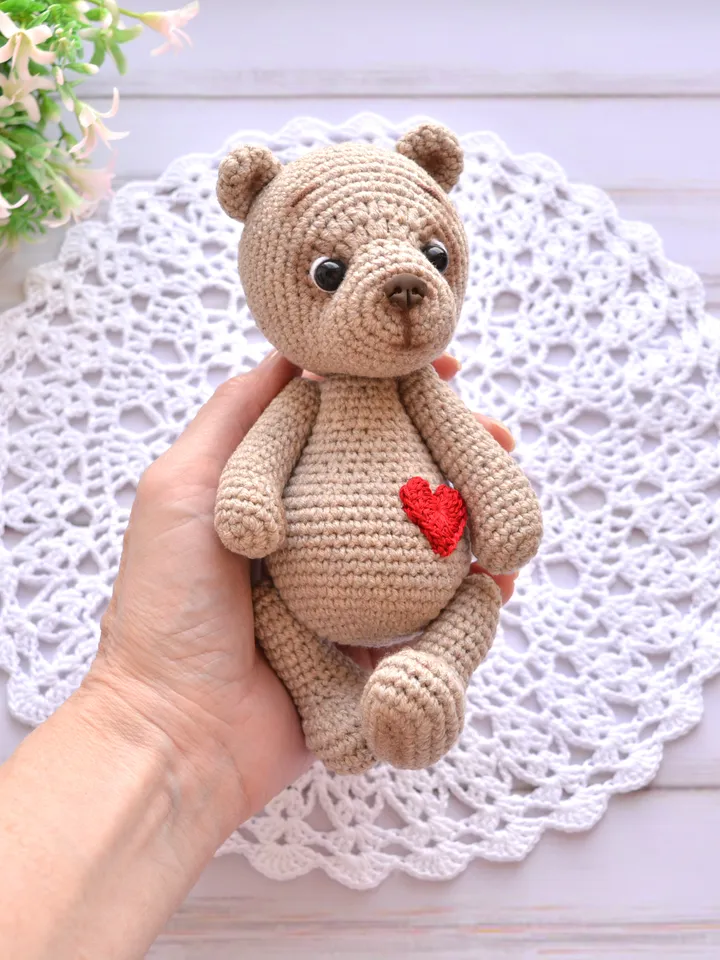 Bear crochet pattern, Bear with a heart