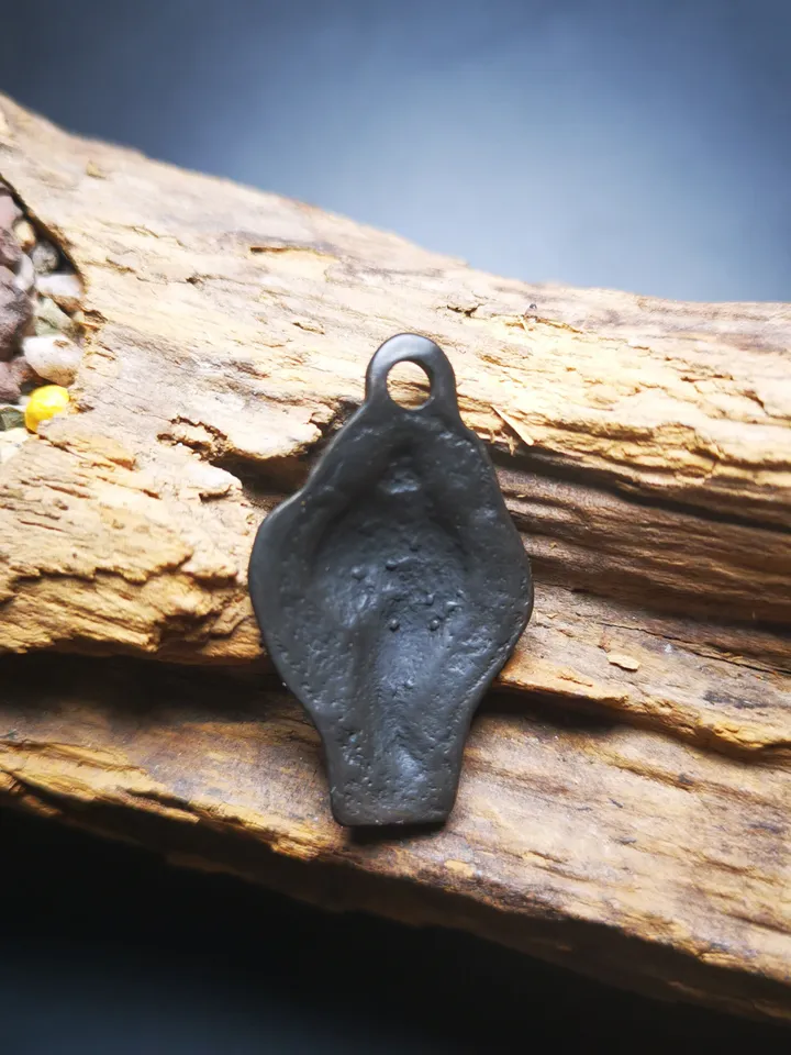 Gandhanra Antique Shankha(Divine Conch) Badge,Tibetan Buddhist Protective Amulet Pendant,Made of Thokcha,60 Years Old
