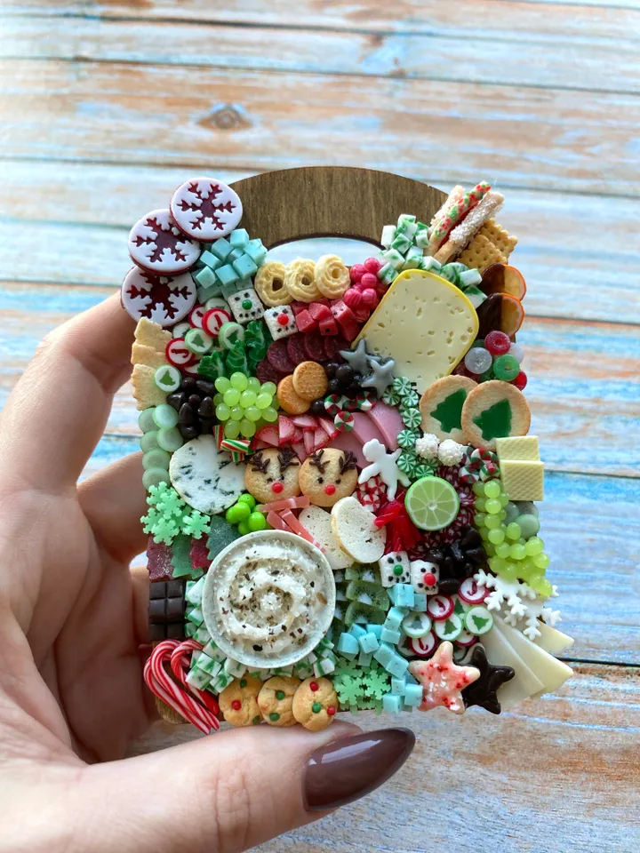 Magnet Miniature Christmas Charcuterie Board with Polymer clay Souvenir
