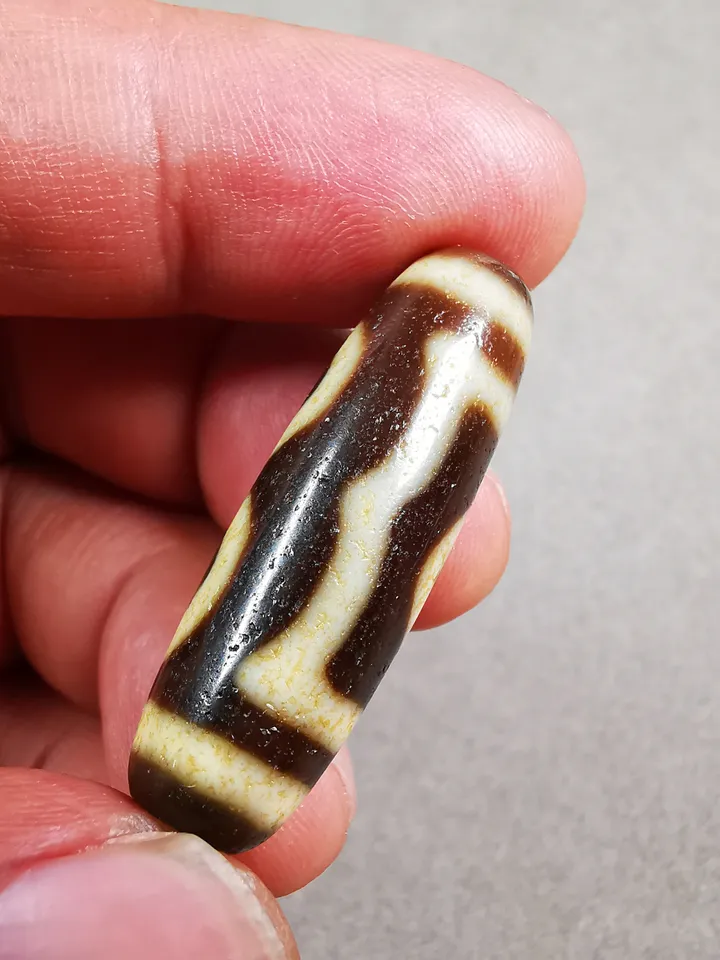 Gandhanra Tibetan 3 Eyed Dzi Bead,Tibetan Chung,Wealth Amulet,Small Size 36*11 mm