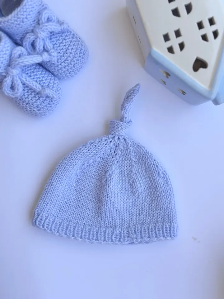 PDF Baby Hat with Knot Seamless Knitting Pattern – Comfort for Your Newborn with video ENG