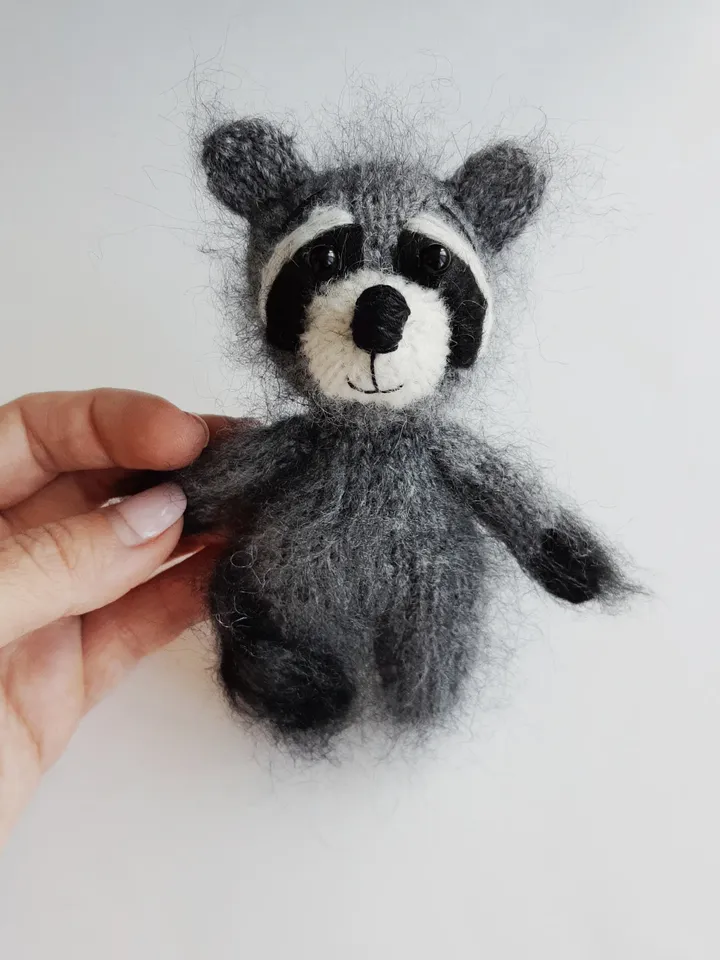 Raccoon toy knitting pattern. PDF and Video
