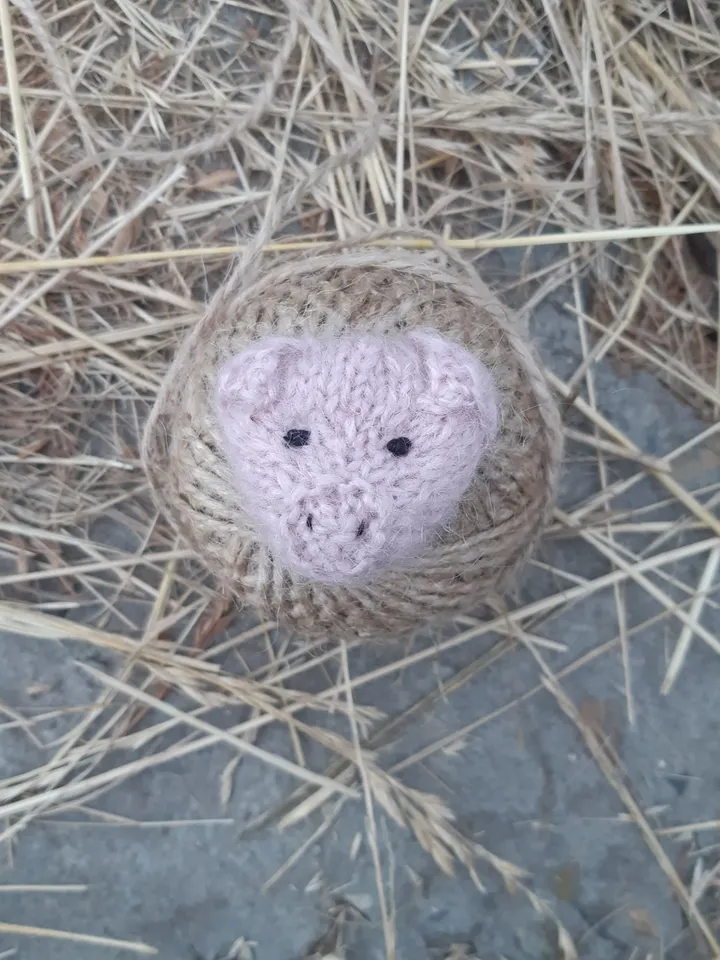 Small pig knitting pattern. Piggy toy tutorial.