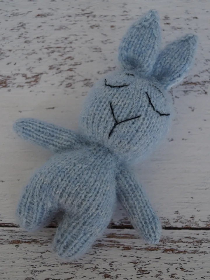 Round and Flat! Pattern cat and bunny knitting toy. PDF.