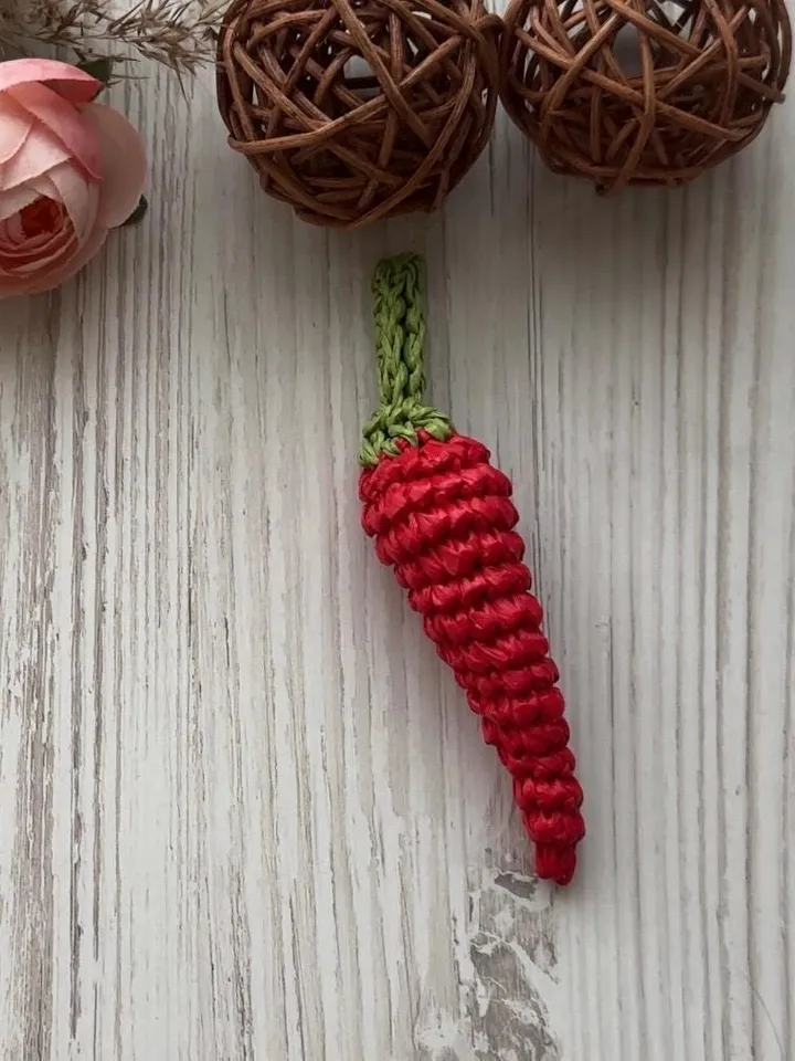 Crochet pattern pepper pendant digital instant download and video tutorial, bags charm, vegetable creature crochet, keychain pepper crochet