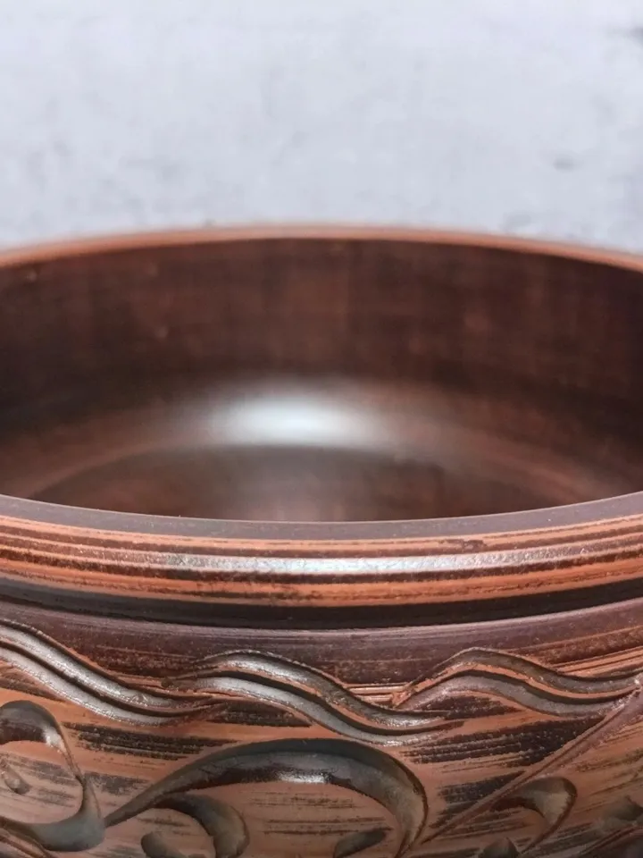 Pottery casserole 84.53 fl.oz Handmade from red clay, carved pattern