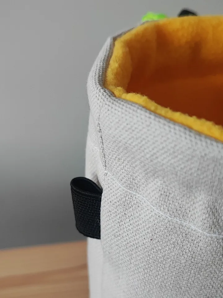 Chalk bag Crab style for rock climbing and bouldering