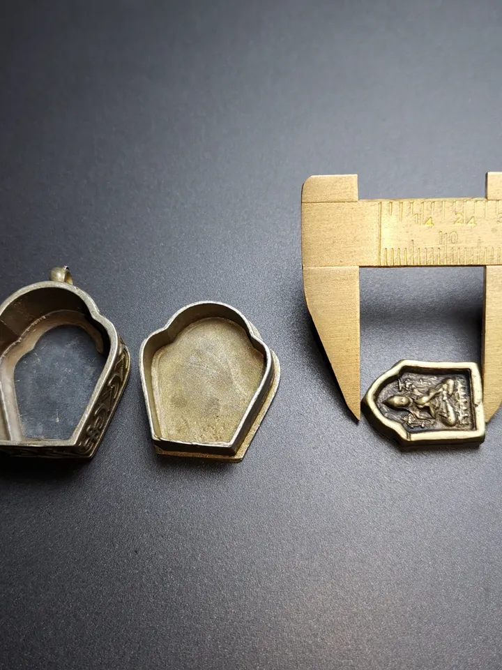 Gandhanra Antique Handmade Gau Ghau Shrine, Je Tsongkhapa,Losang Drakpa,Je Rinpoche,Mini Tibetan Buddhist Altar Amulet Pendant
