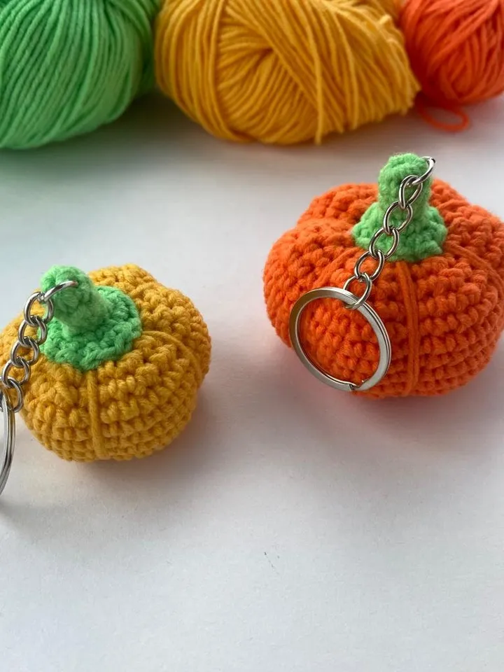 Pumpkin crochet pattern, amigurumi fall decor, halloween keychain, English PDF