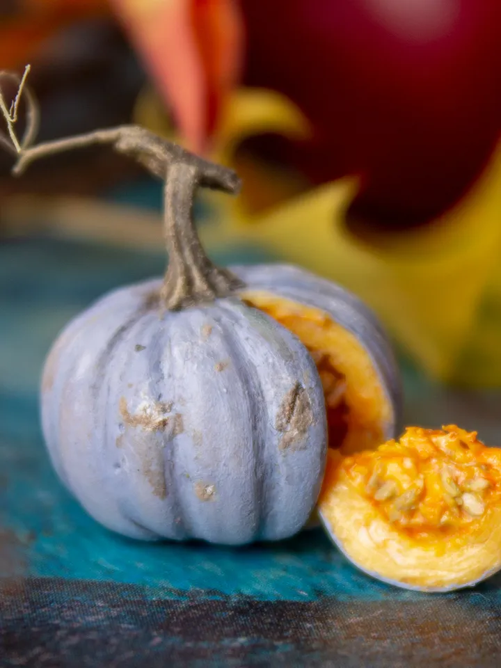 TUTORIAL Miniature polymer blue clay pumpkin