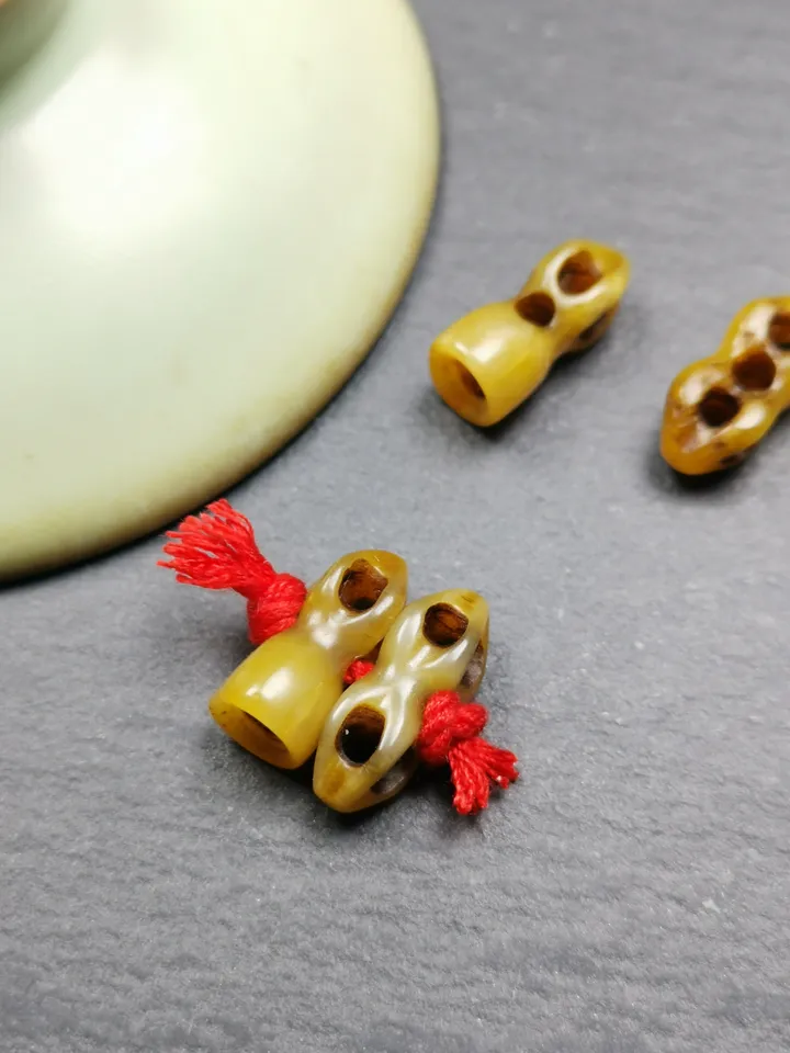 Gandhanra Tibetan Bone Carved Amulet Vajra and Bell, Hand-Carved Pendant for Mala,Prayer Beads,17mm × 10mm
