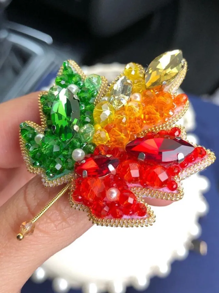 Claple leaf brooch/handmade brooch/handmade jewelry/flower brooch/Claple leaf jewelry/oak leaf brooch/acorn brooch