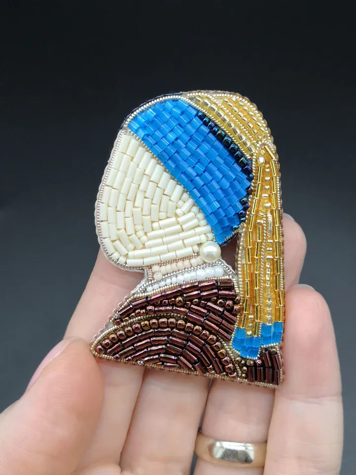 Brooch of a woman with a pearl earring