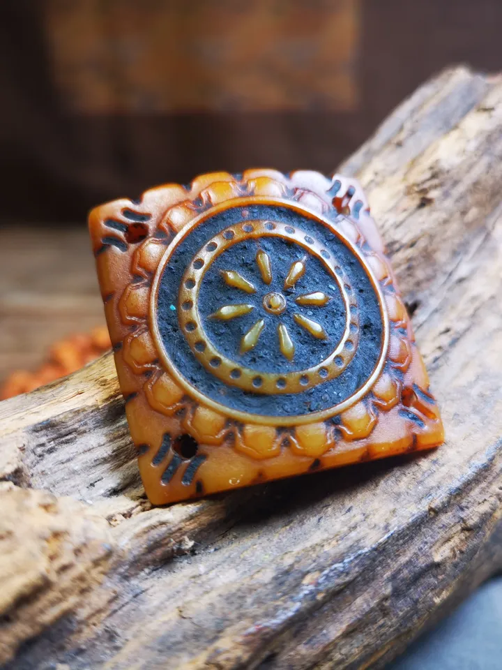 Gandhanra Yak Bone Carved Mandala Amulet Badge, Tibetan Buddhist Prayer Wheel Pendant,Dharma Chakra