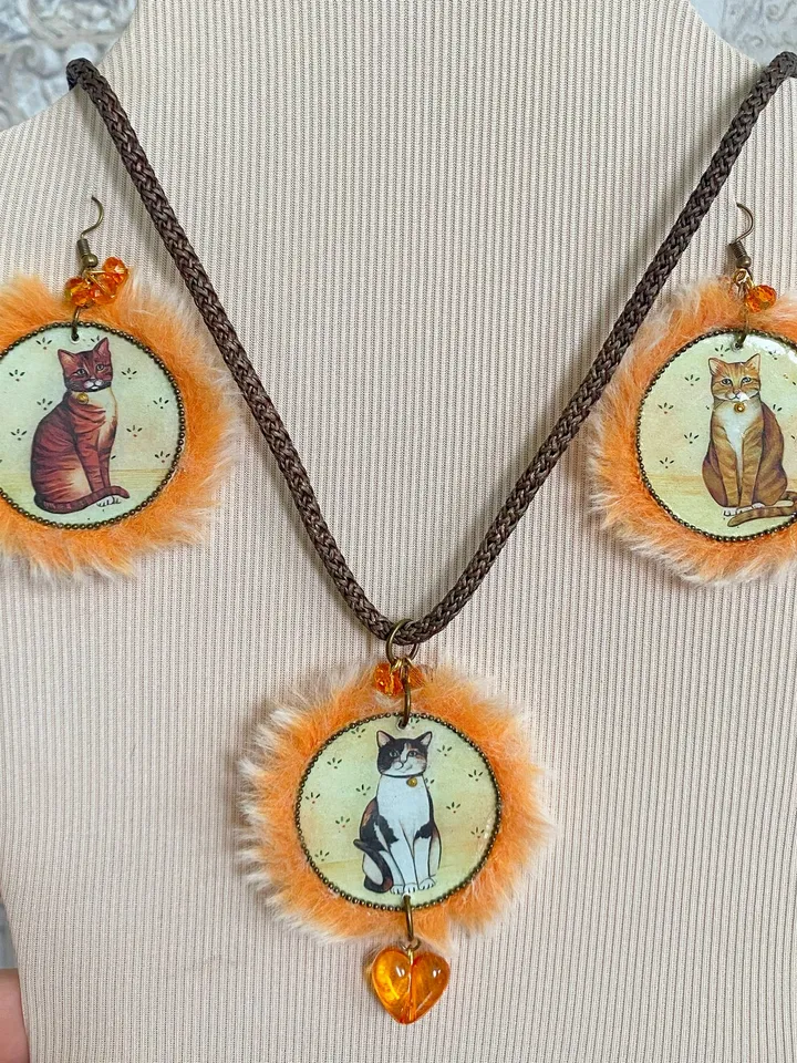 Handmade jewelry set. Creative set of jewelry.