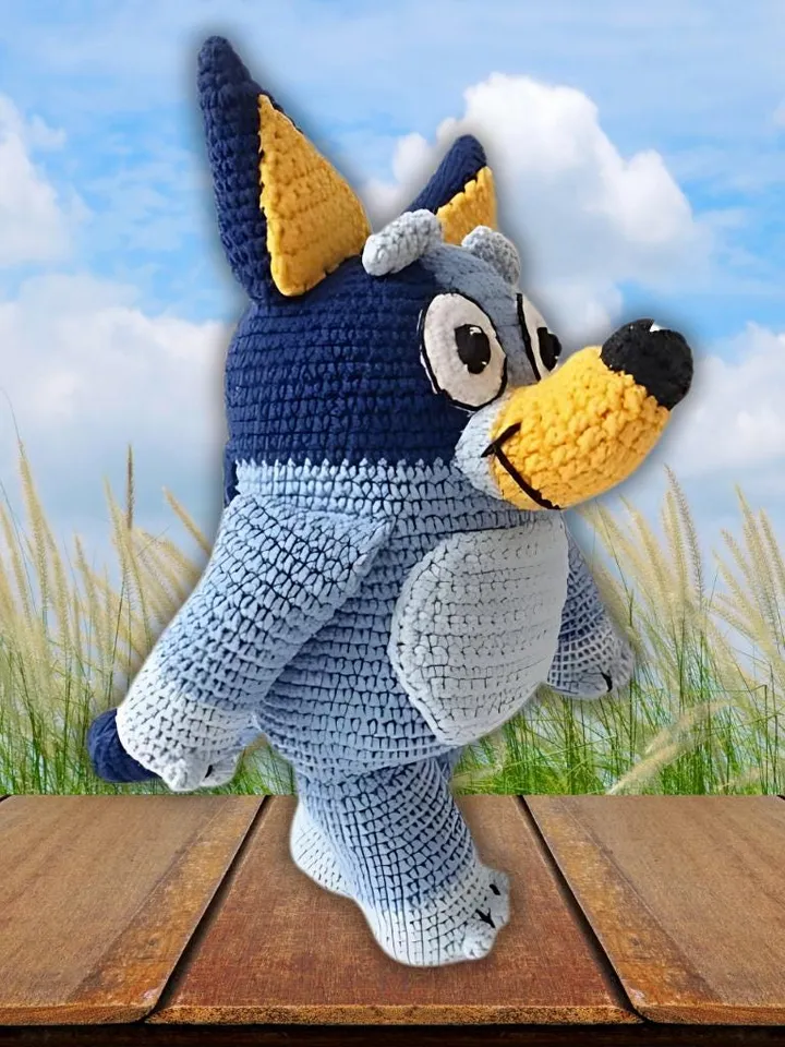 Blue Heeler dog, crochet pattern English and German, Bluey Crochet Pattern, Blue Dog Crochet Pattern.