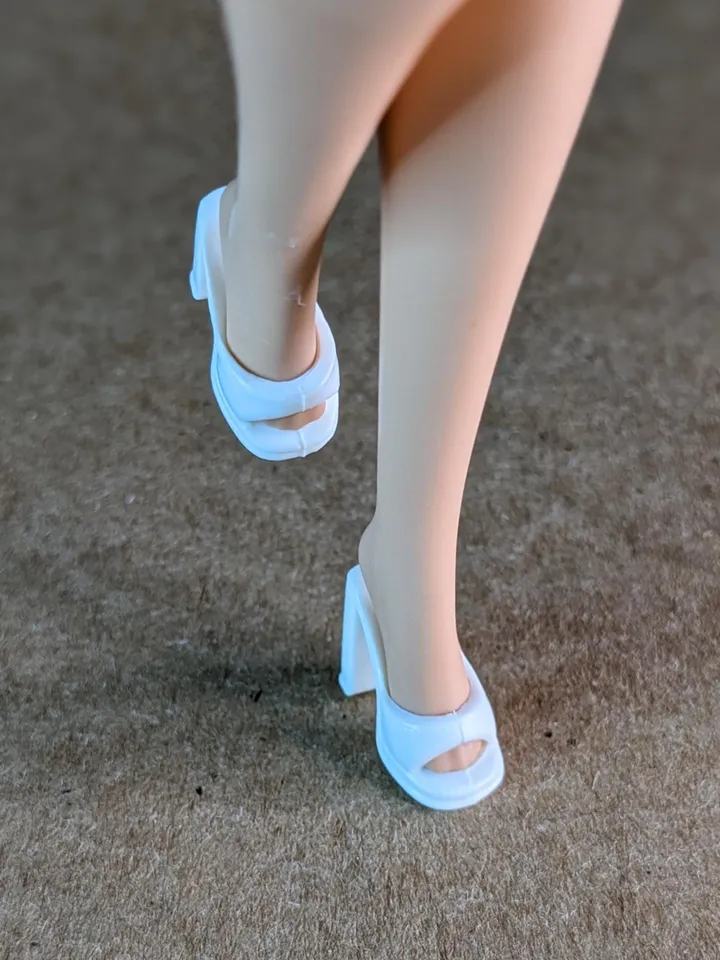 White slippers with wide heels for 1/6 scale female dolls