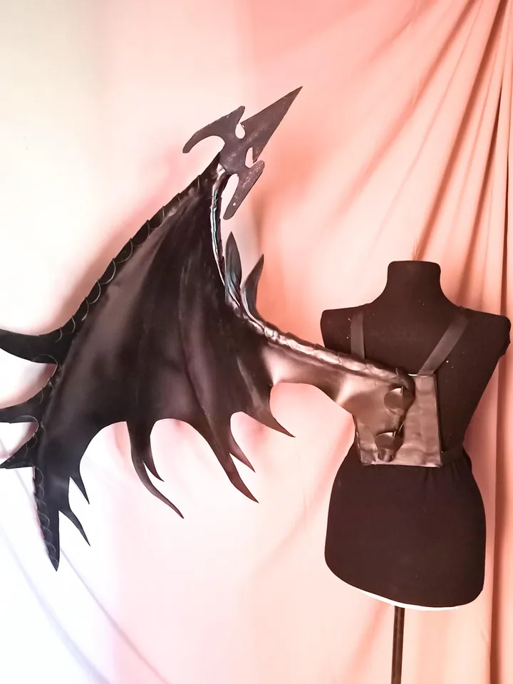 Cloud Strife cosplay, one wing, final fantasy game character cosplay, black wings,cloud strife wing