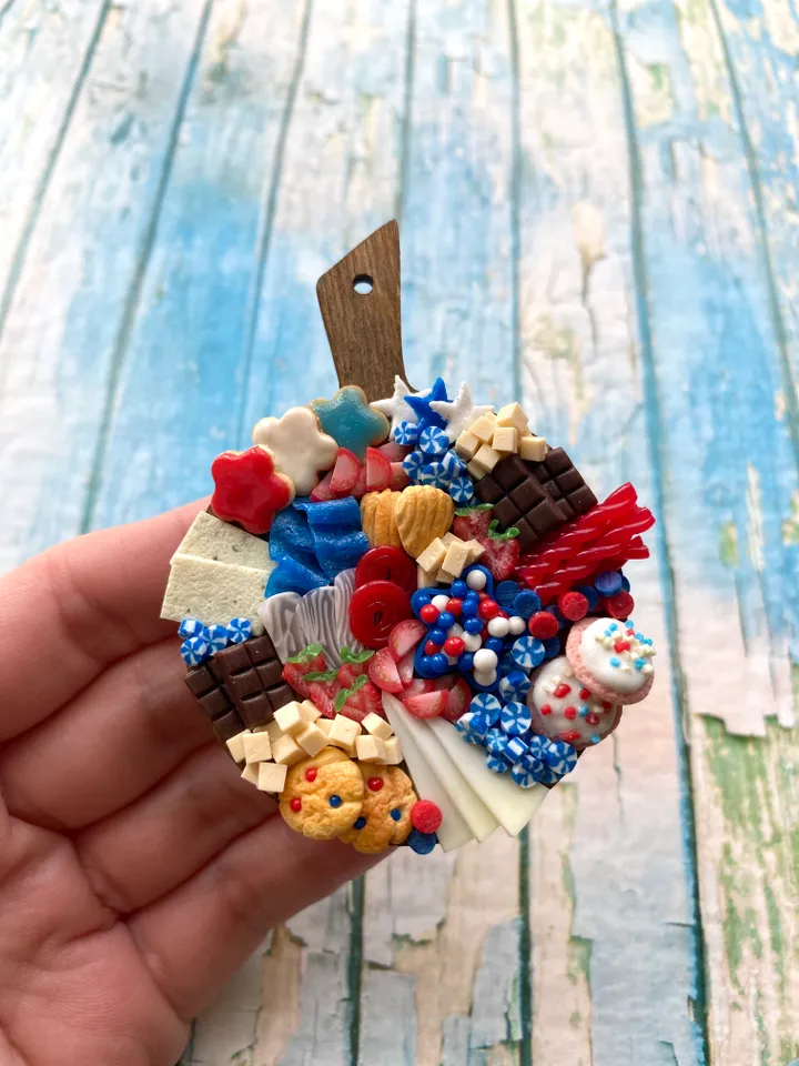 Magnet Miniature 4th July Charcuterie board with polymer clay Souvenir
