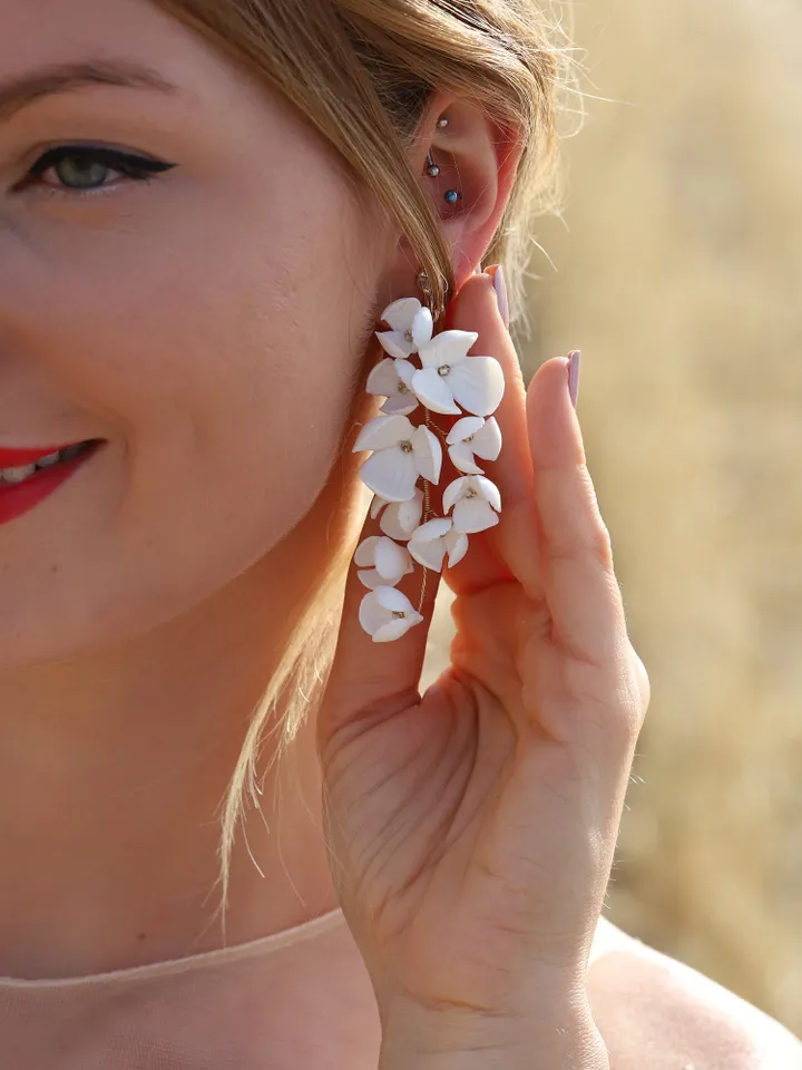 Rose Gold White Bridal Earrings Floral Wedding Earrings for Bridesmaids Gift Bridesmaid Jewelry Gold Wedding Earrings Boho Wedding Earrings