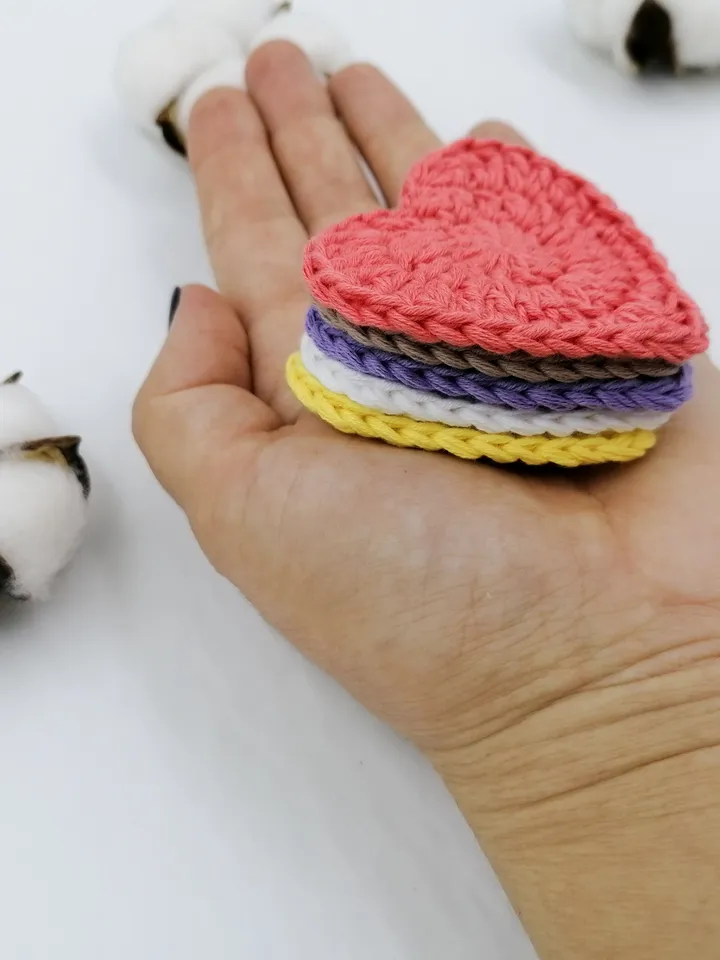 pattern, face sponge in the shape of a heart, crocheted