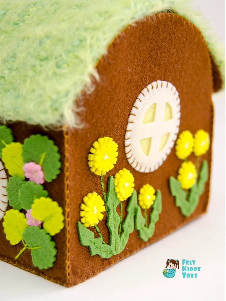 Dollhouse for mouse, cosy play house from felt