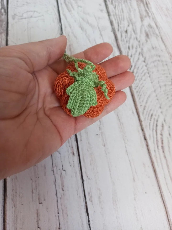 Crochet keychain pumpkin, Halloween decoration auto accessories, fall car decor