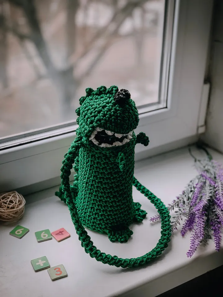 Water Bottle Holder crochet pattern PDF and video tutorial, monster dino, crochet carrier, sling, pouch, cover