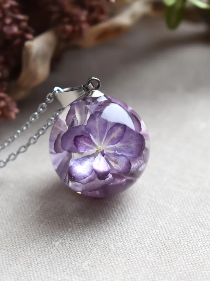 Hydrangea pendant in resin. Necklace with pink hydrangea. Pendant sphere with real hydrangea.