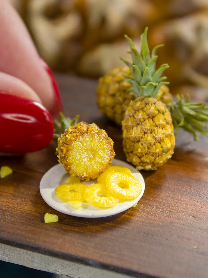 TUTORIAL Miniature Ripe Pineapple with polymer clay