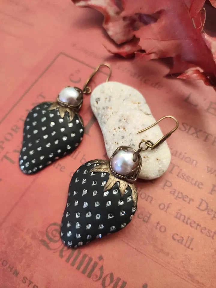 Polymer Clay Earrings Black Strawberry, Strawberry Eariings, Black Strawberry