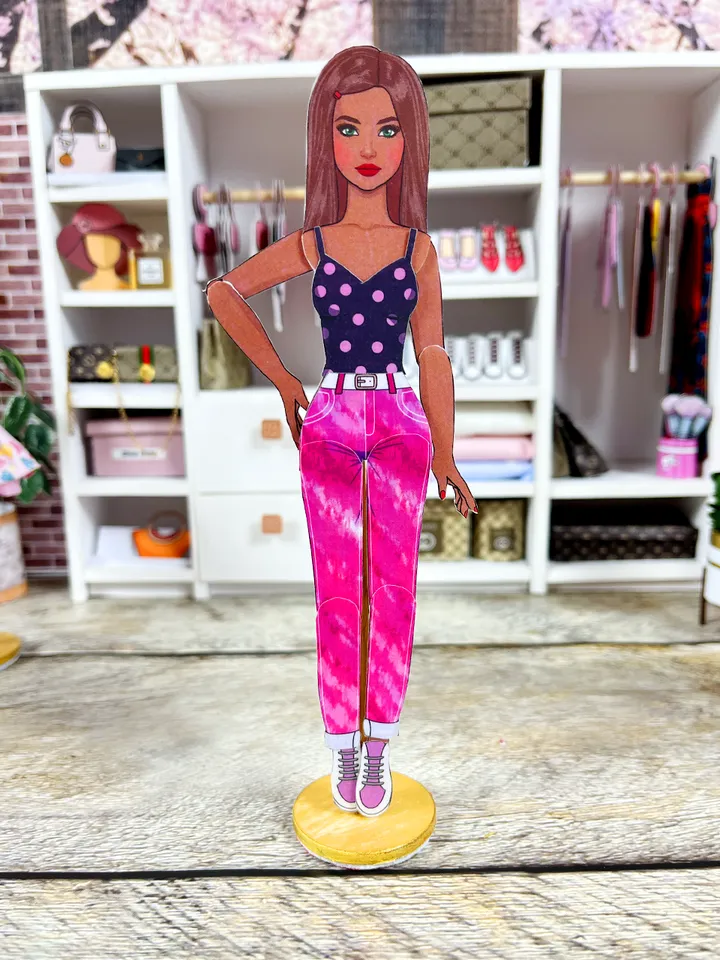 Printable paper doll with summer clothes