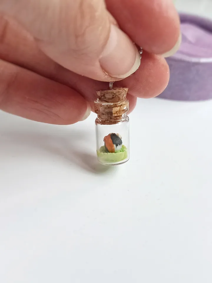 Handmade tricolor guinea pig in a glass jar (US discount)