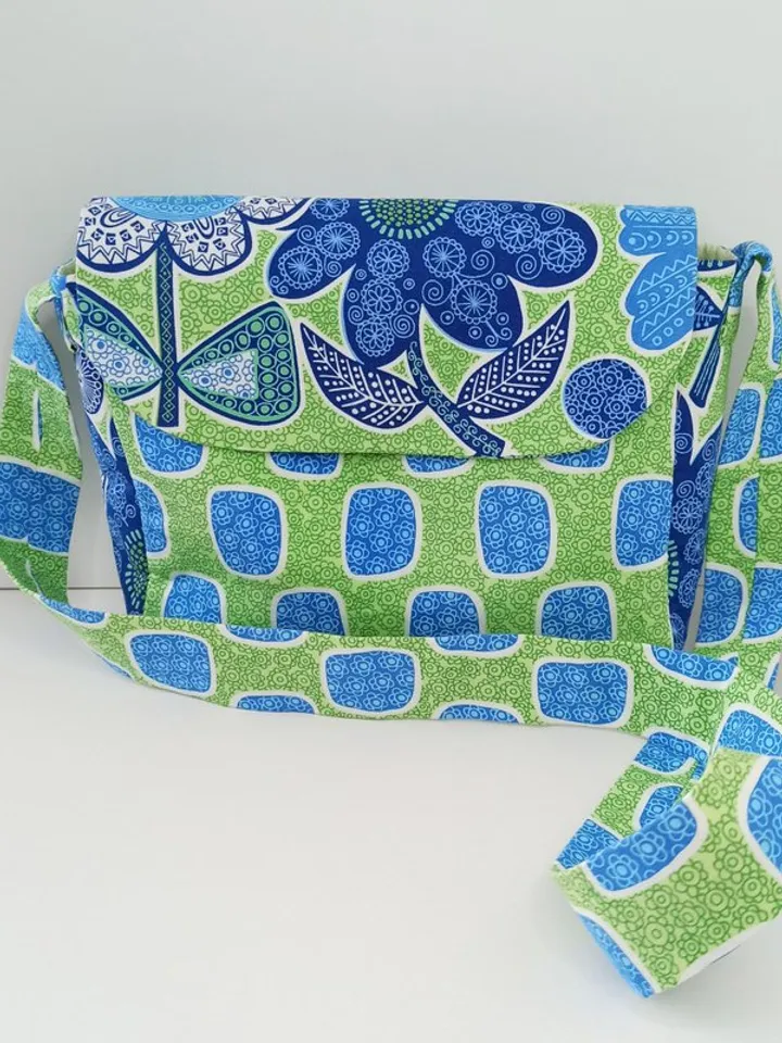 Women's shoulder bag made of natural cotton.