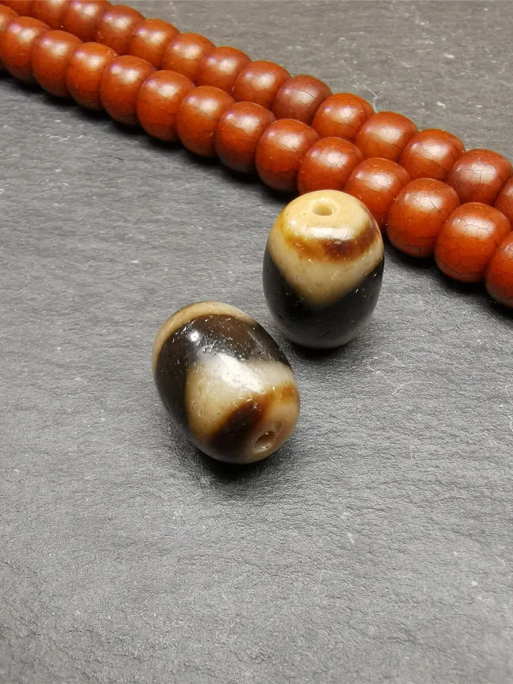 Gandhanra TibetanTiger Tooth Dzi Bead Accessories,Dzi Spacer Beads,Marker Beads for Mala Necklace,0.66" × 0.51"