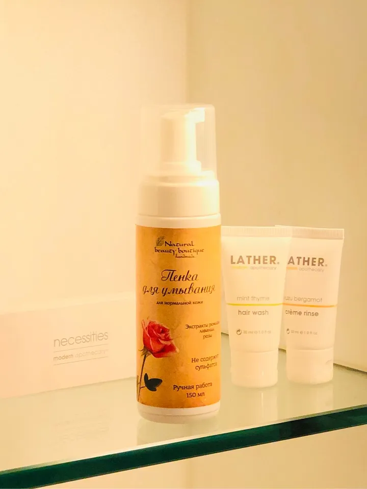 Gentle Foaming Face Wash for Normal Skin with Floral Extracts