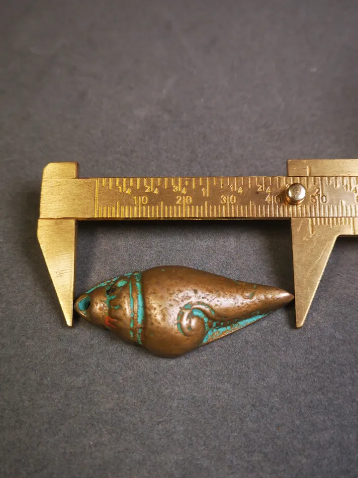 Gandhanra Handmade Small Shankha(Divine Conch) Badge,Tibetan Buddhist Protective Amulet Pendant,Made of Lima Brass