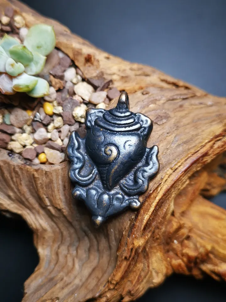 Gandhanra Handmade Shankha,Divine Conch Badge,Tibetan Buddhist Amulet Pendant