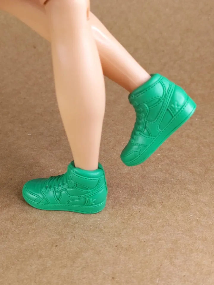 Classic green high top sneakers for 1/6 scale male dolls