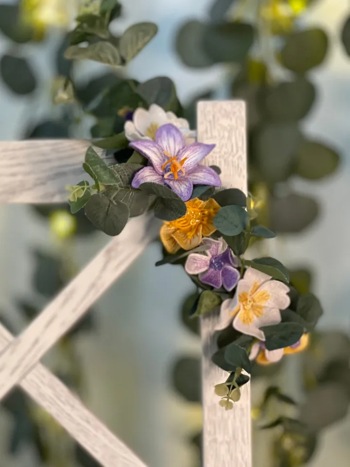 A set of spring three-dimensional flowers for creating jewelry and decorating machine embroidery designs.