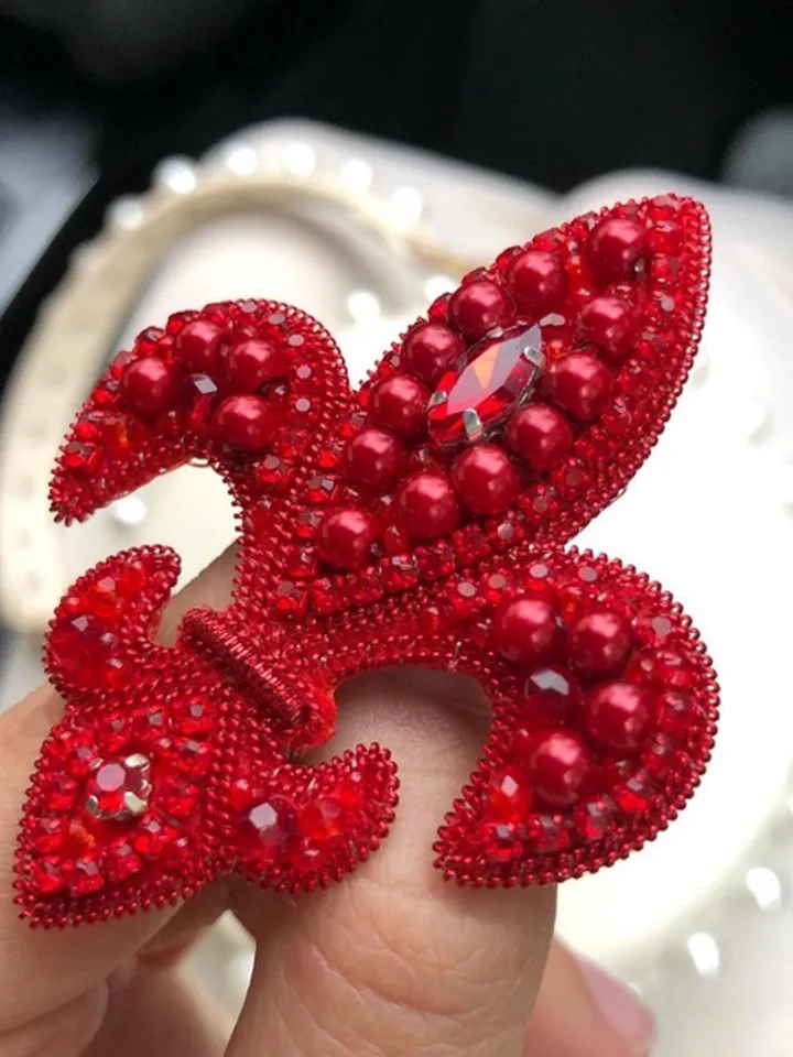 Heraldic lily brooch/handmade brooch/handmade jewelry/symbol brooch/red jewelry