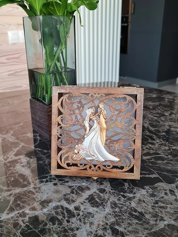 Wooden jewelry box Bride and groom figurines Unique jewelry box Handmade box 珠寶盒