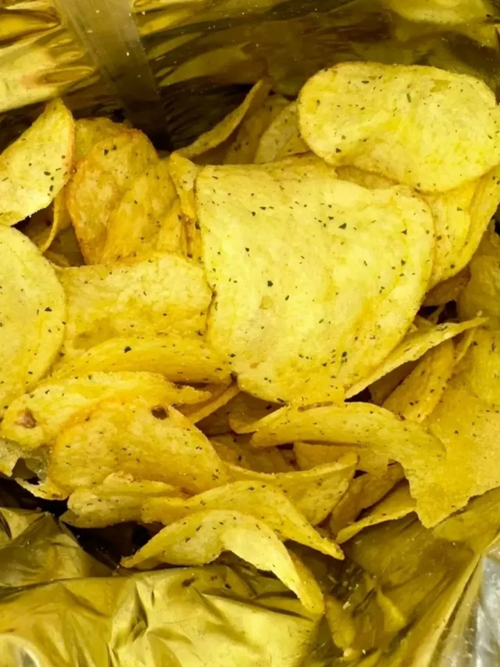 "Lay's" fluted chips, salmon in cream sauce  4.93oz The order includes 5 pieces