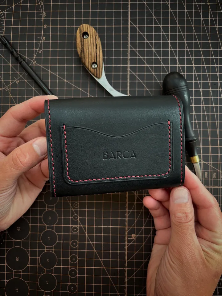 Pattern of a mini women's wallet - Pattern of a leather wallet - Download PDF & video TUTORIAL. Punch pitch 4 mm.